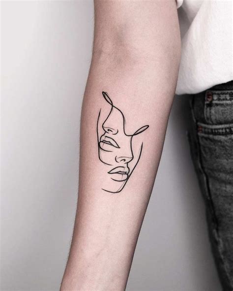 tatuajes de lineas en el brazo para mujer|Tatuaje lineas en el brazo